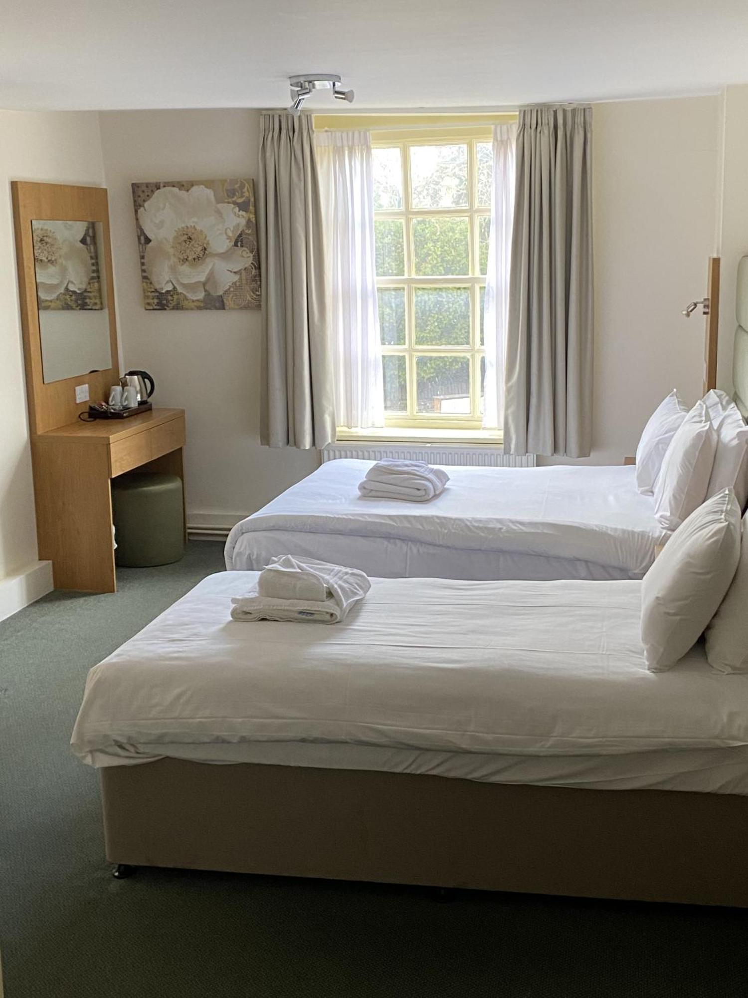 New Inn Hotel Lechlade Oda fotoğraf
