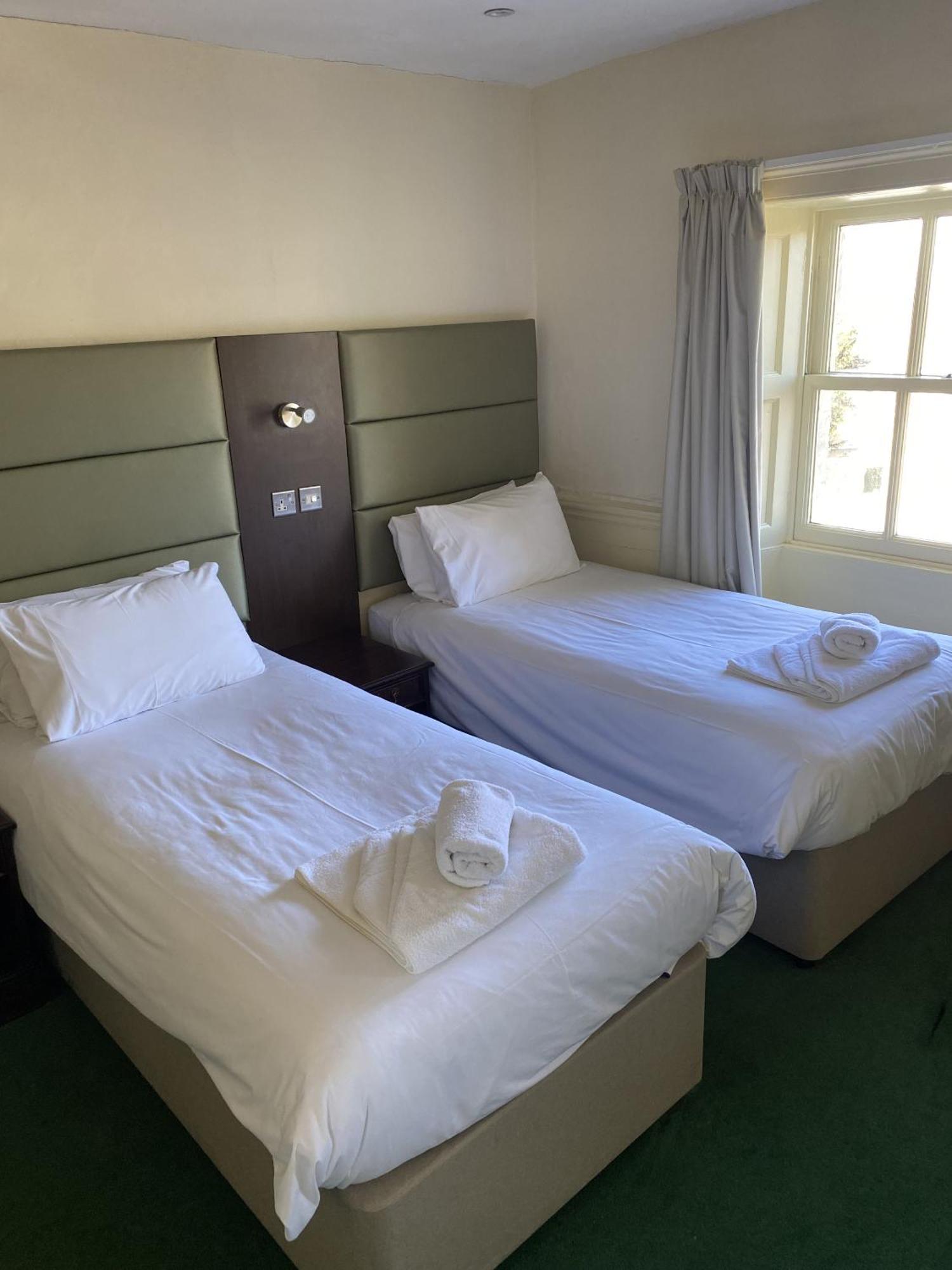 New Inn Hotel Lechlade Oda fotoğraf