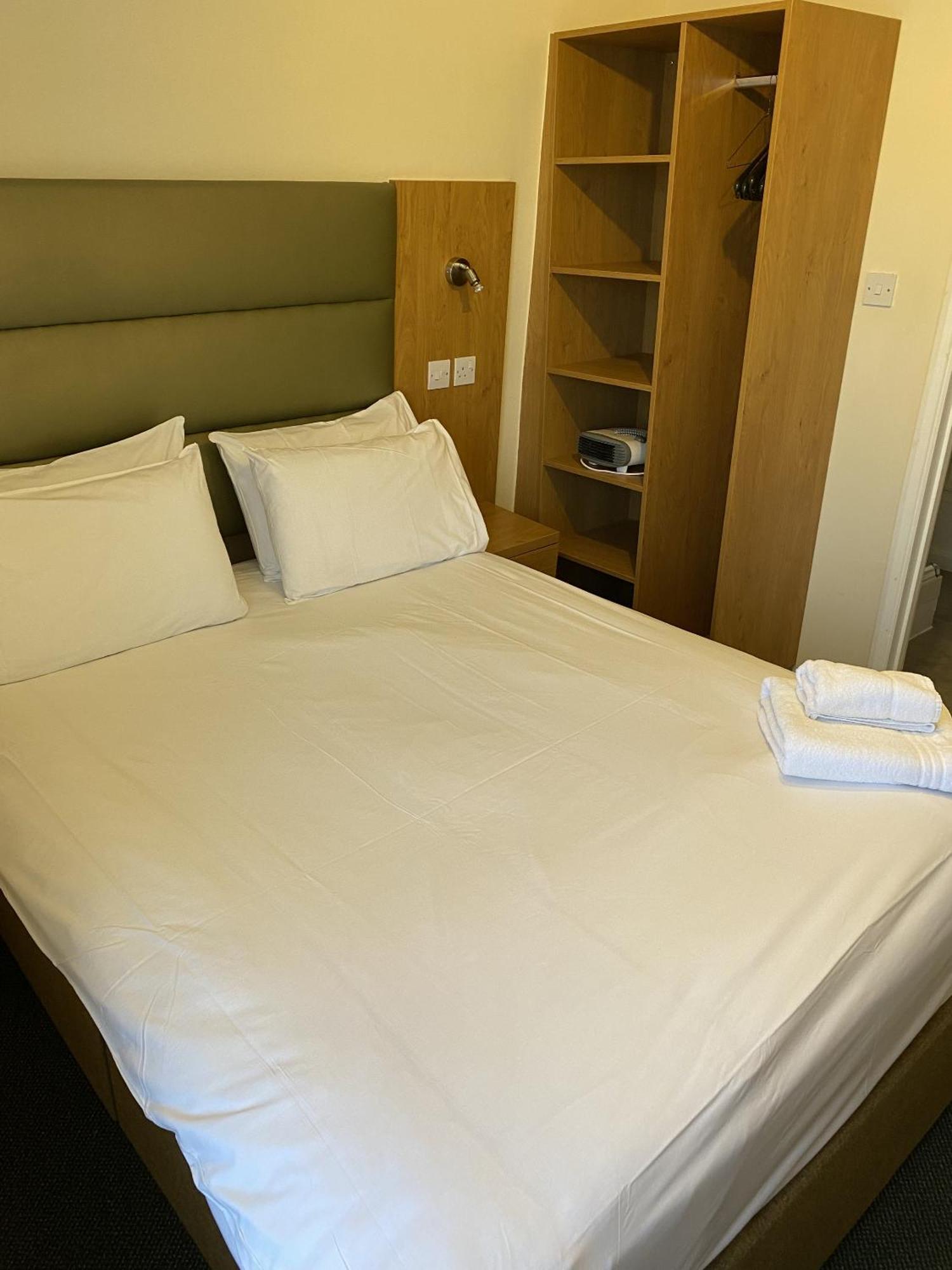 New Inn Hotel Lechlade Oda fotoğraf