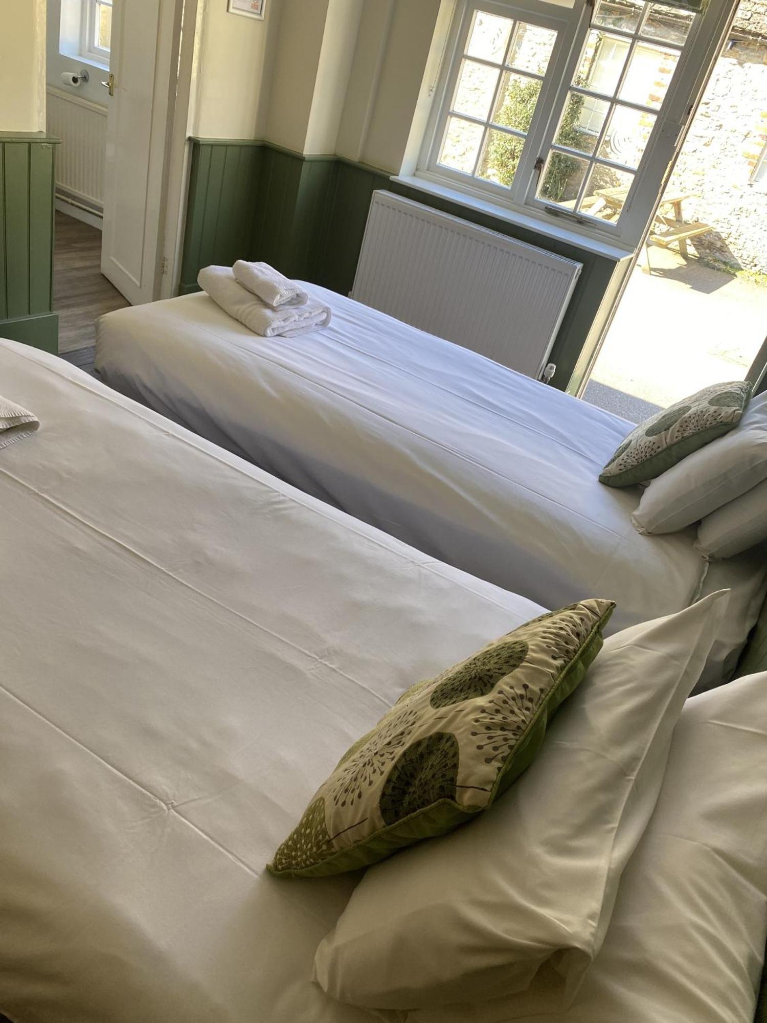 New Inn Hotel Lechlade Oda fotoğraf