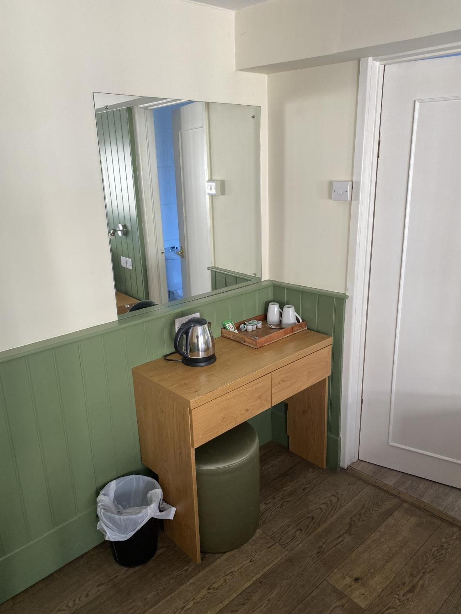New Inn Hotel Lechlade Oda fotoğraf