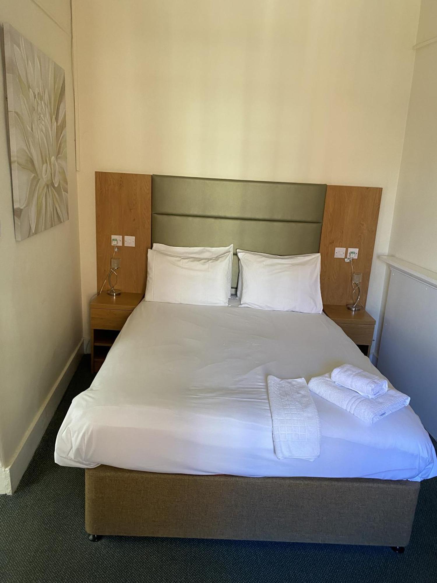 New Inn Hotel Lechlade Oda fotoğraf